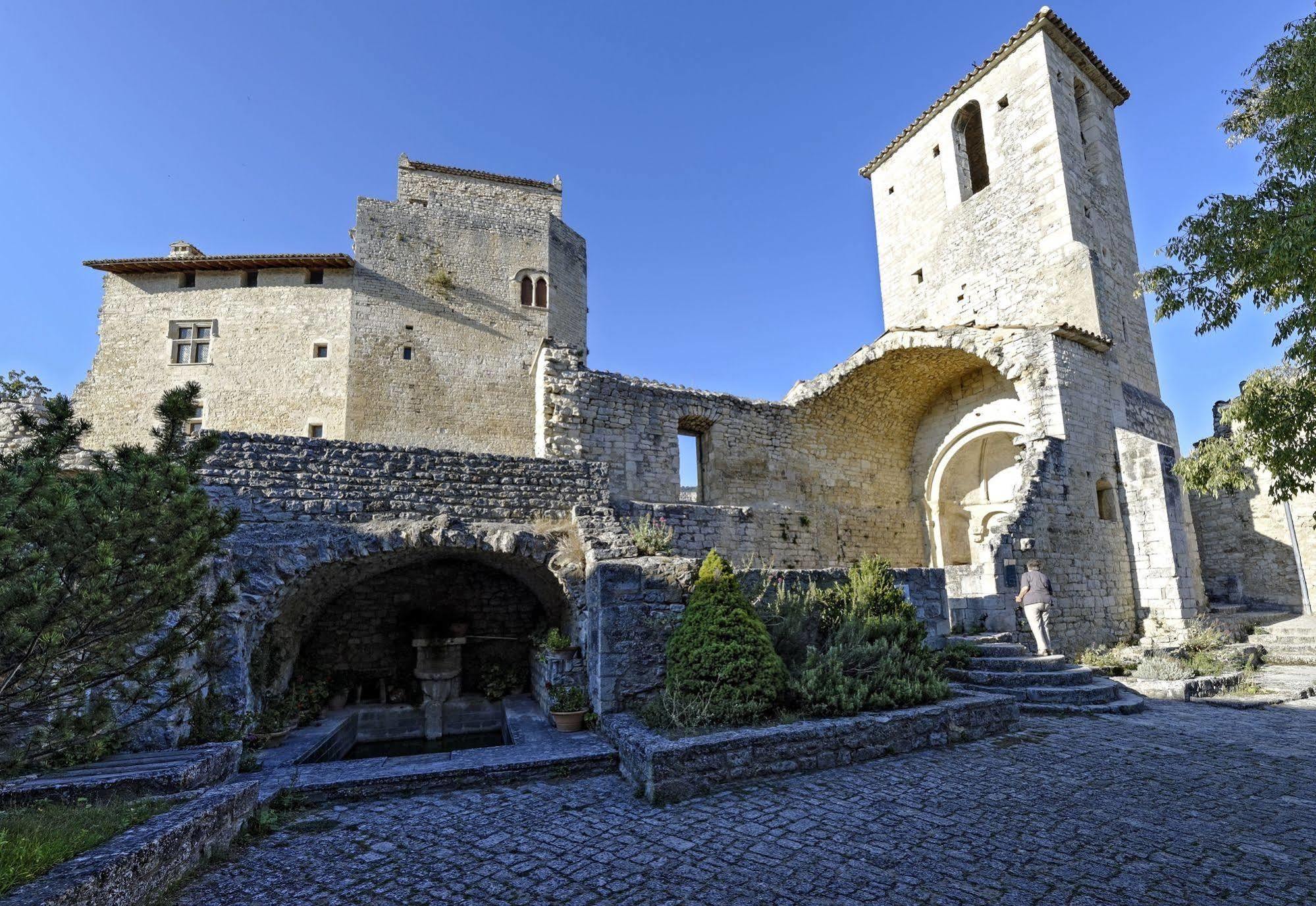 Logis Hotel Les Hospitaliers Le Poët-Laval Exterior foto